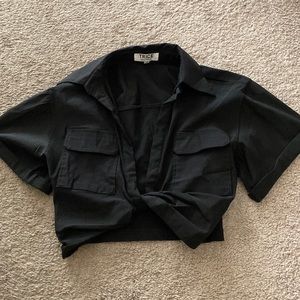 Black short sleeve crop top